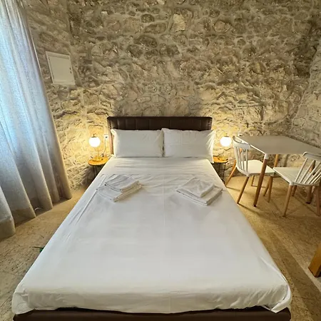 아파트 Stone House 브르토니글라